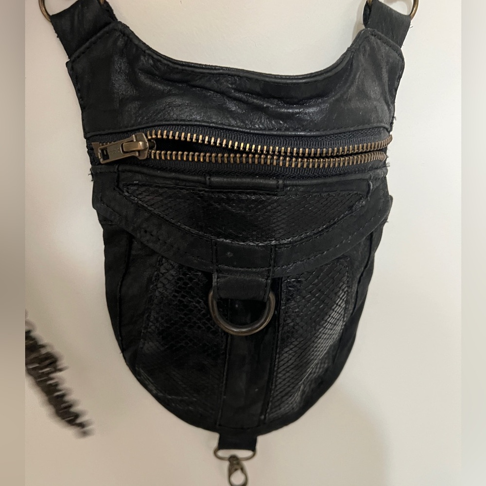 Black Leather Harness with Snakeskin and Chain Detail- size Large - Picture 3 of 8
